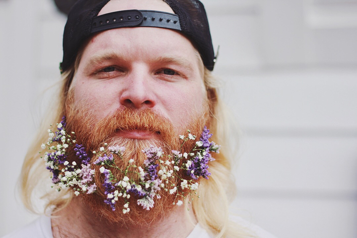 Мужчины и цветущие бороды