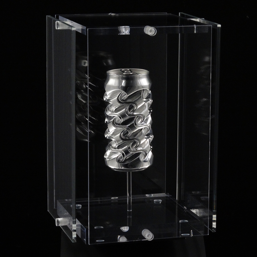 Гипнотические скульптуры из алюминиевых банок от Ноа Деледда