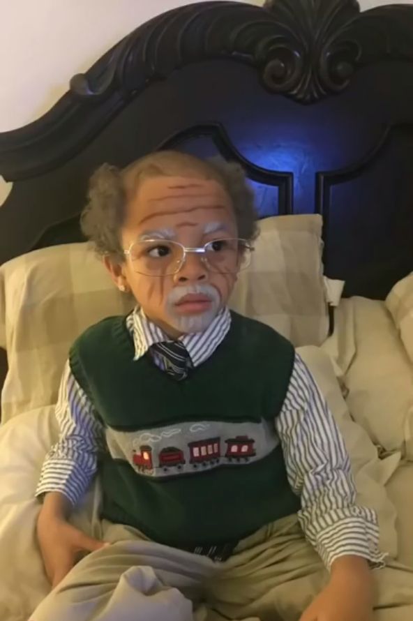 Семилетний малец перевоплотился в 100-летнего дедулю