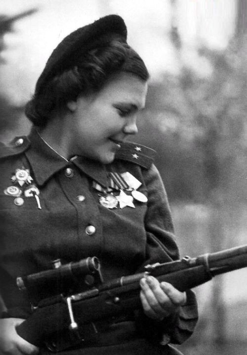 Очаровательные улыбки женщин-военнослужащих Красной армии