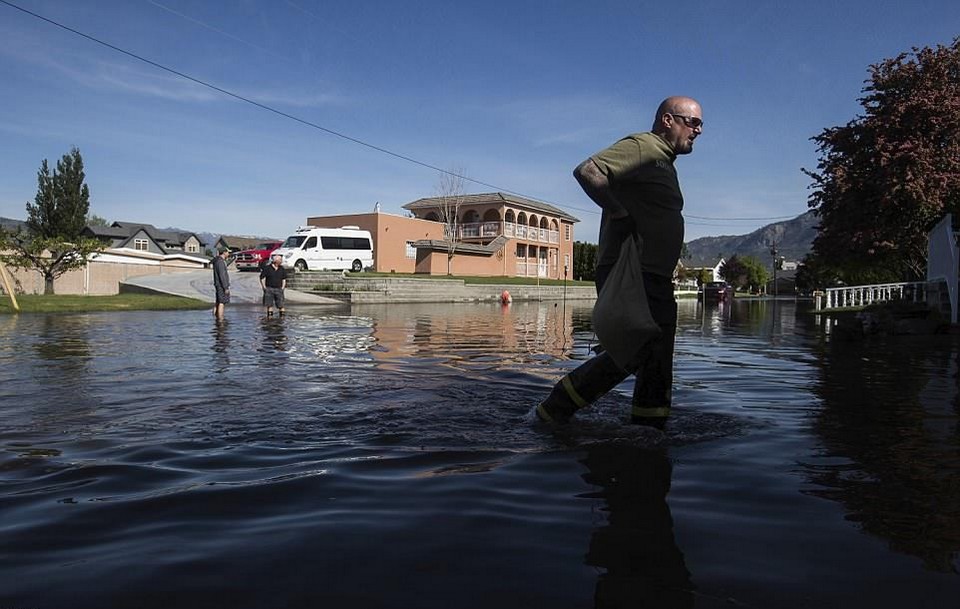 Тысячи людей покинули дома в Британской Колумбии из-за сильного наводнения