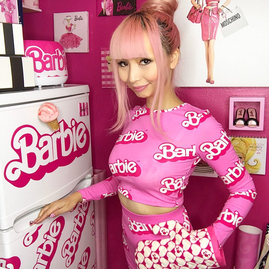 36-летняя японская фанатка куклы Барби