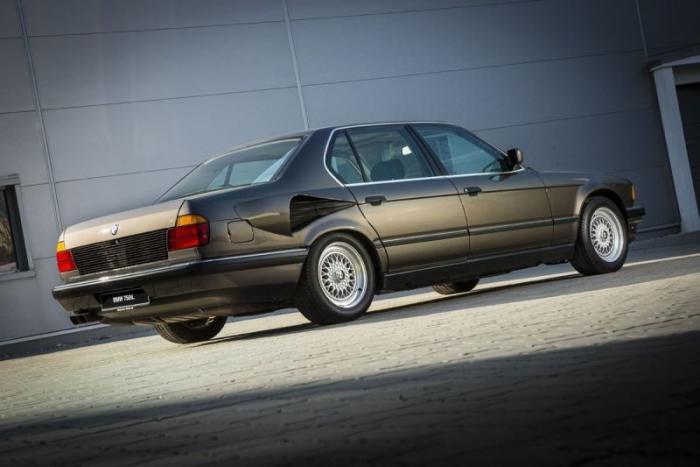 BMW 7 Series V16 1988 – супер семерка