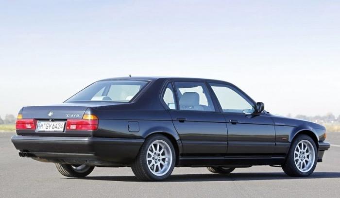 BMW 7 Series V16 1988 – супер семерка