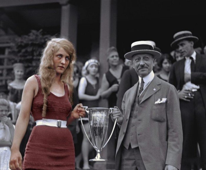 Раскрашенные снимки победительниц конкурсов красоты 1920-х годов