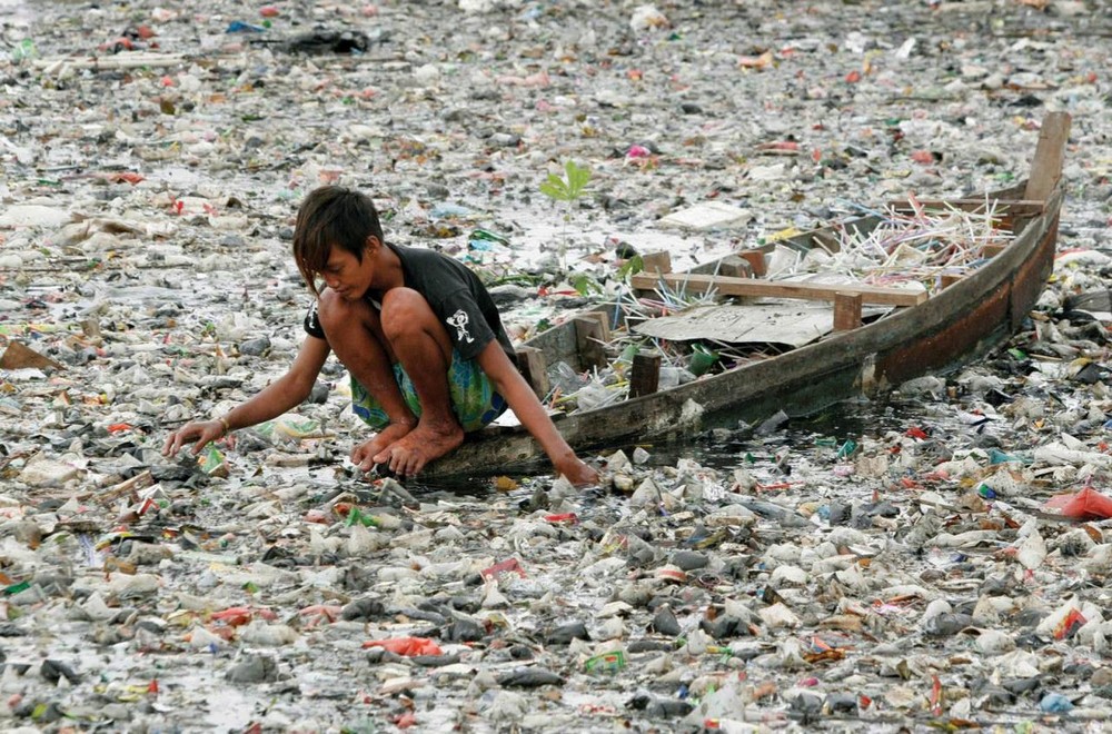 Индонезийская река стала самым грязным водоемом планеты