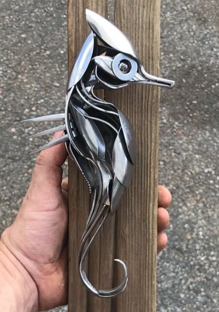 Реалистичные скульптуры птиц из старых вилок и ложек