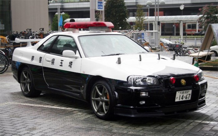 Мощные и быстрые машины на службе полиции