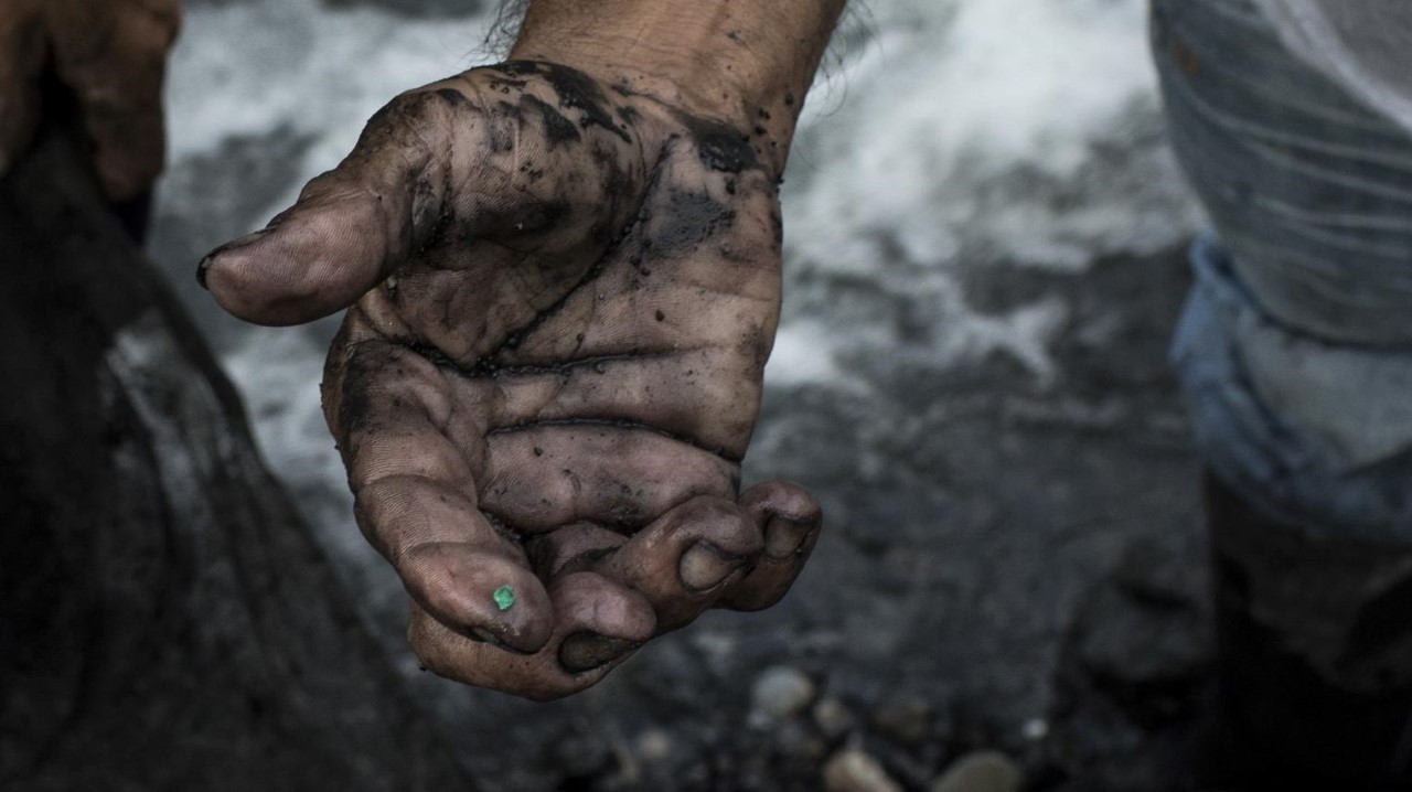 Нелегальная добыча изумрудов в Колумбии