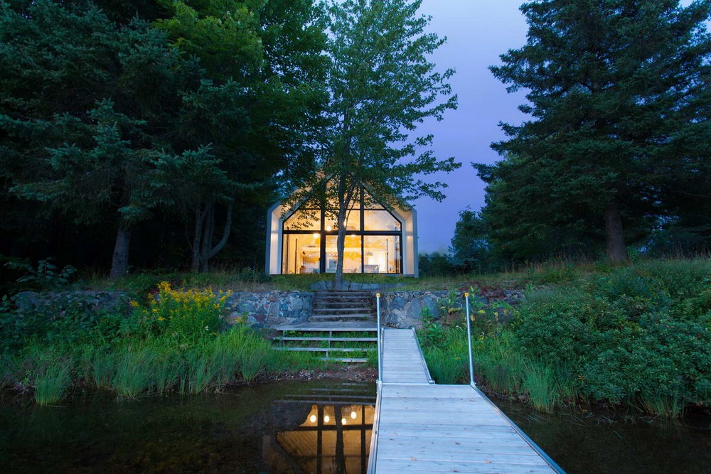 Дом Окно на озеро в Канаде