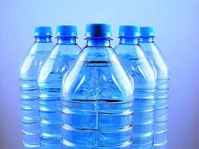 Почему не стоит повторно использовать пластиковые бутылки