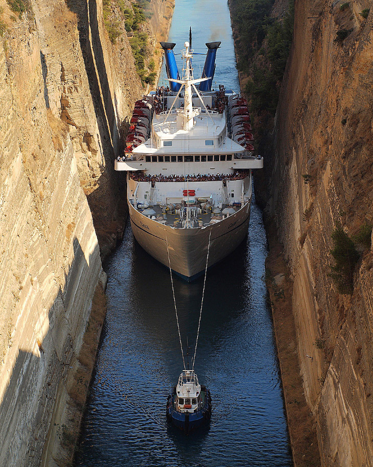Коринфский судоходный канал – самый узкий в мире