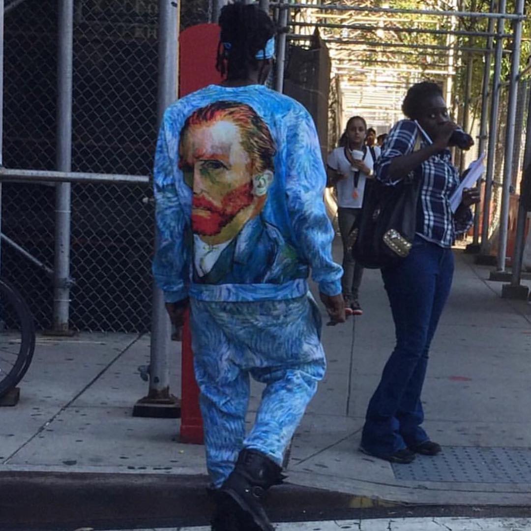Модные персонажи улиц Нью-Йорка со спины