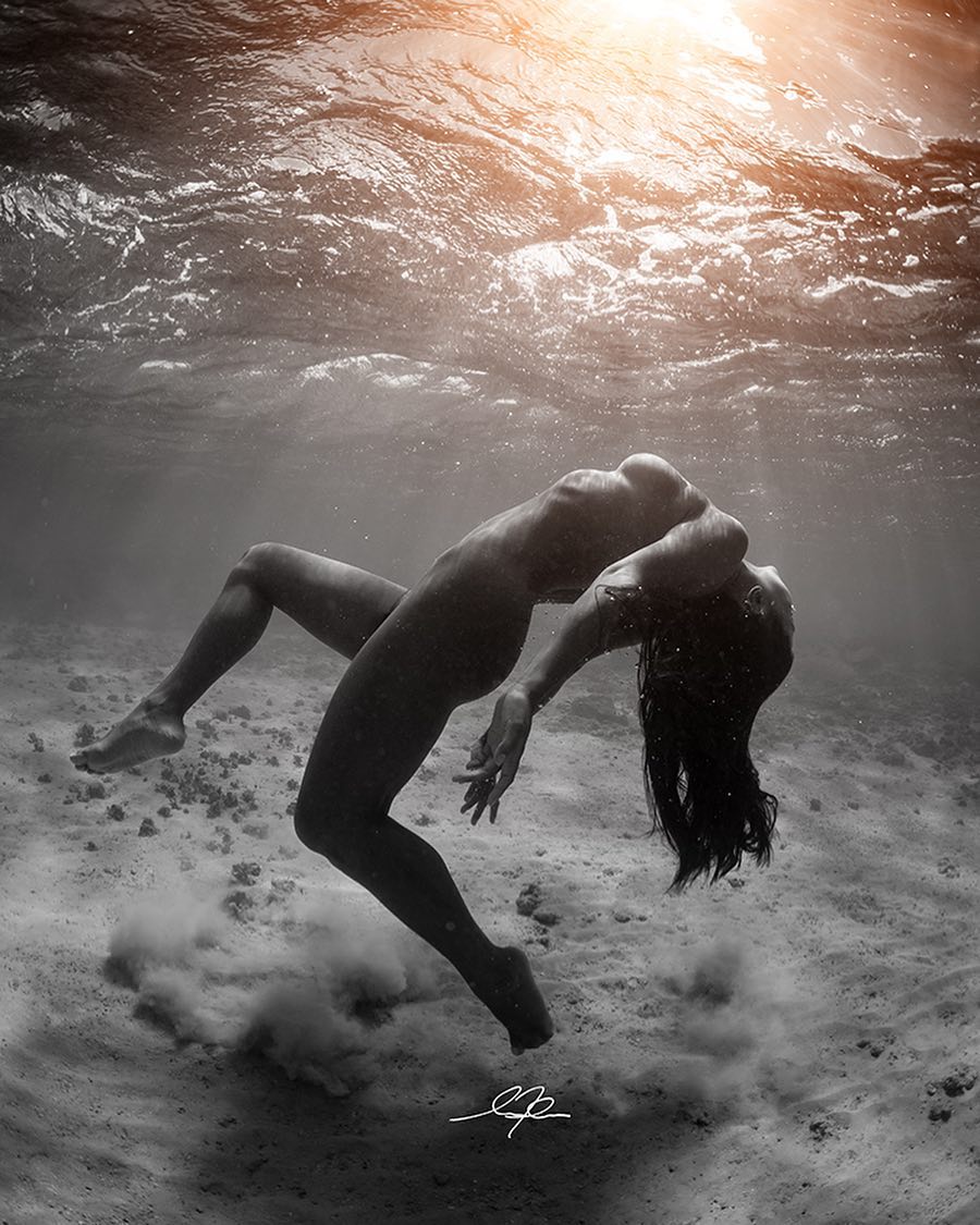 Обнаженные девушки в воде от фотографа Мусаши