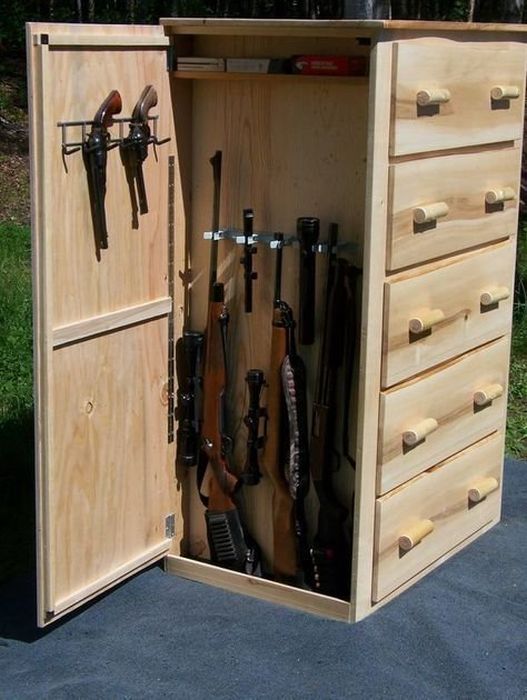 Необычная мебель для хранения оружия