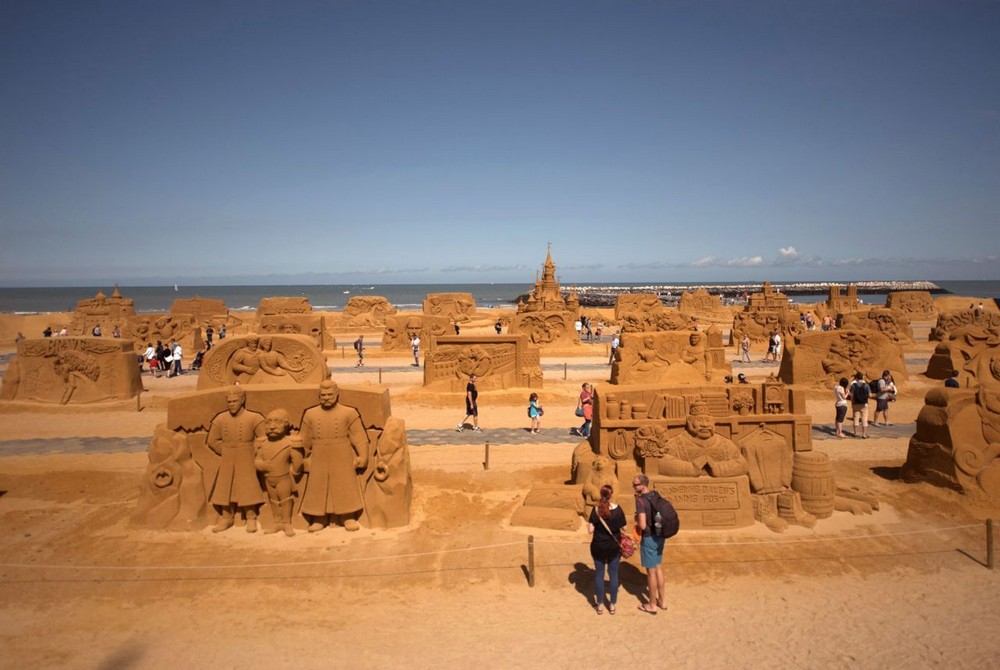 Фестиваль скульптур из песка Disney Magic Sand в Бельгии