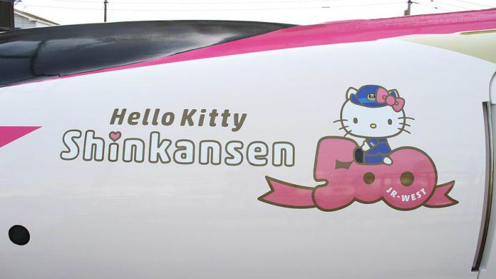 Скоростной поезд в стиле Hello Kitty в Японии