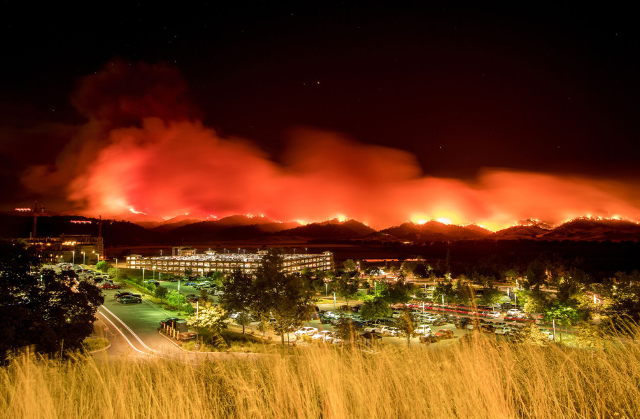 Сильные лесные пожары бушуют в Калифорнии