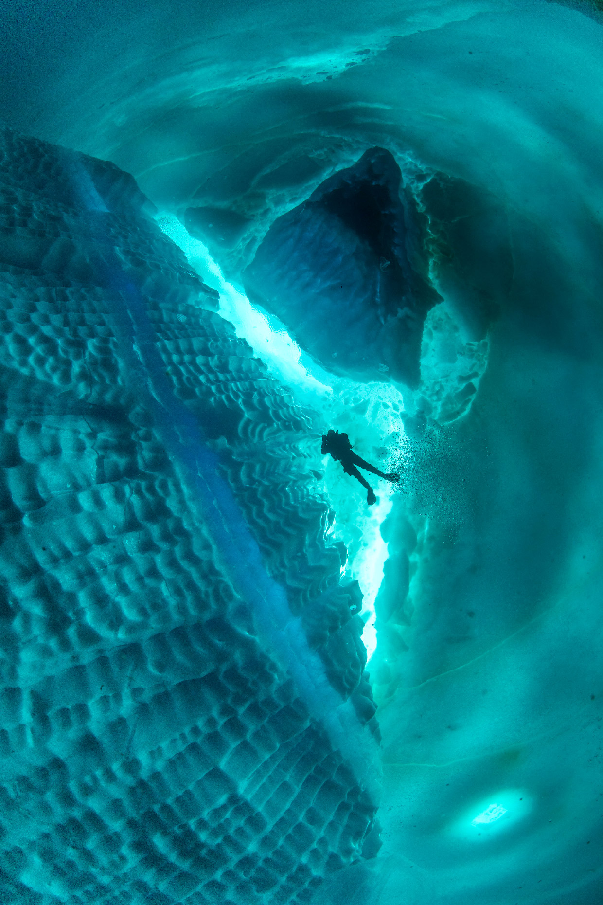 Айсберги под поверхностью океана