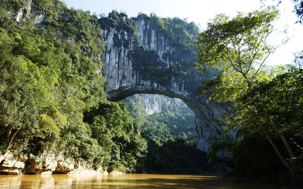 Крупнейший в мире природный мост