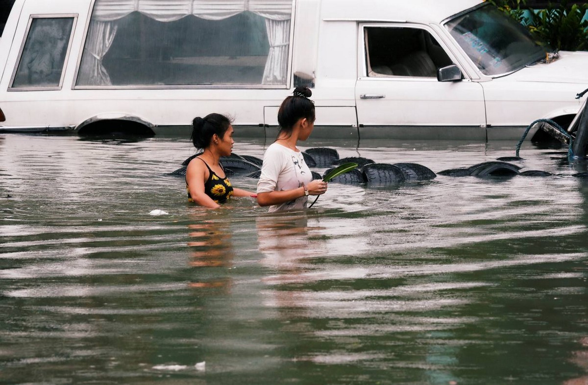 Сон тин. Высокие наводнения. Филиппины шторм. Повседневная жизнь на Филиппинах. Филиппины дождь.
