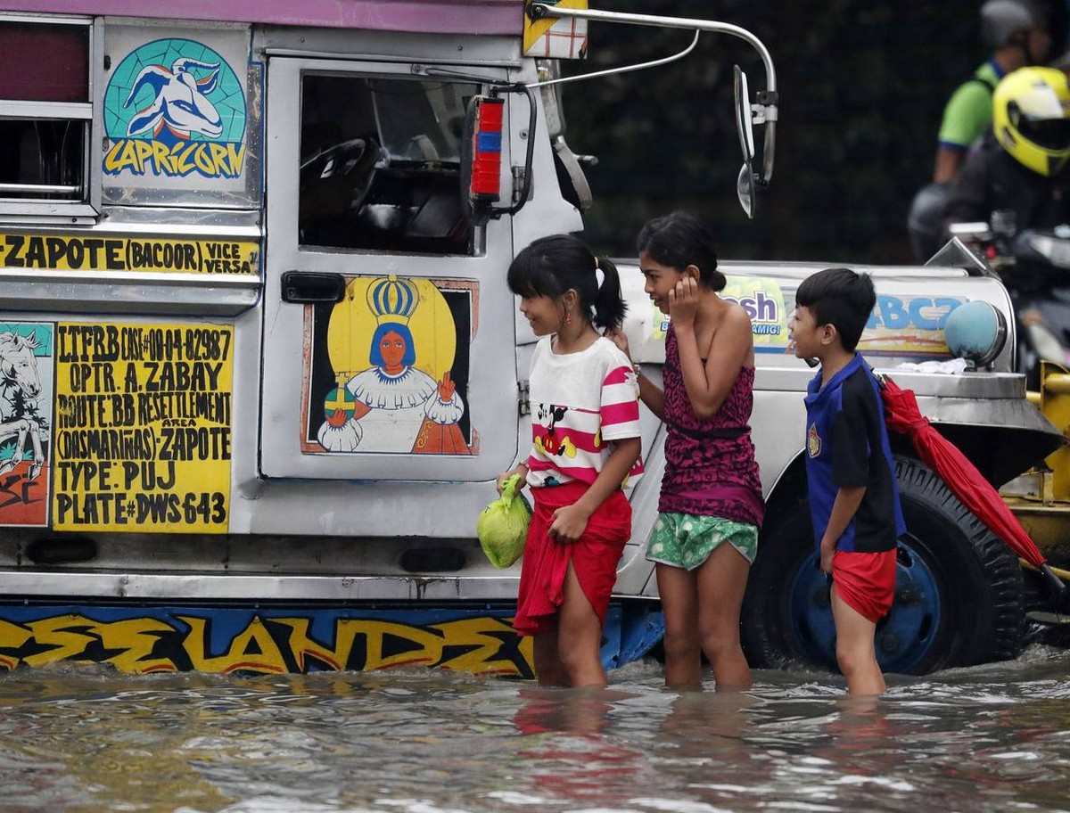 Сон тин. Филиппины наводнение. Филиппины потоп. Филиппины дождь. Филиппины улицы.