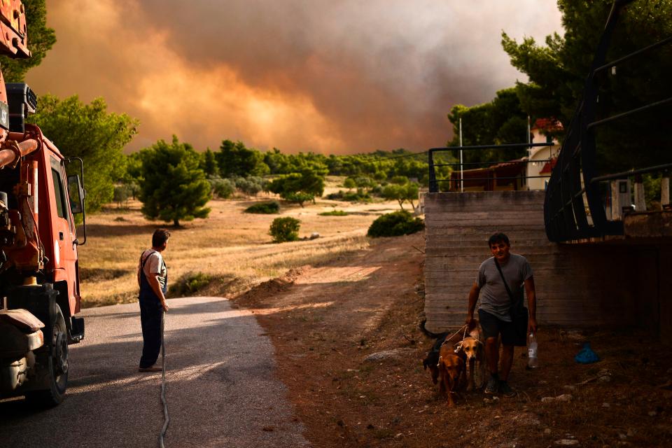 Пожары бушуют в Греции