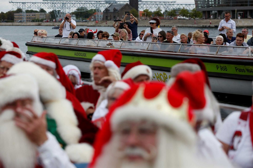 Ежегодный конгресс Санта-Клаусов в Дании