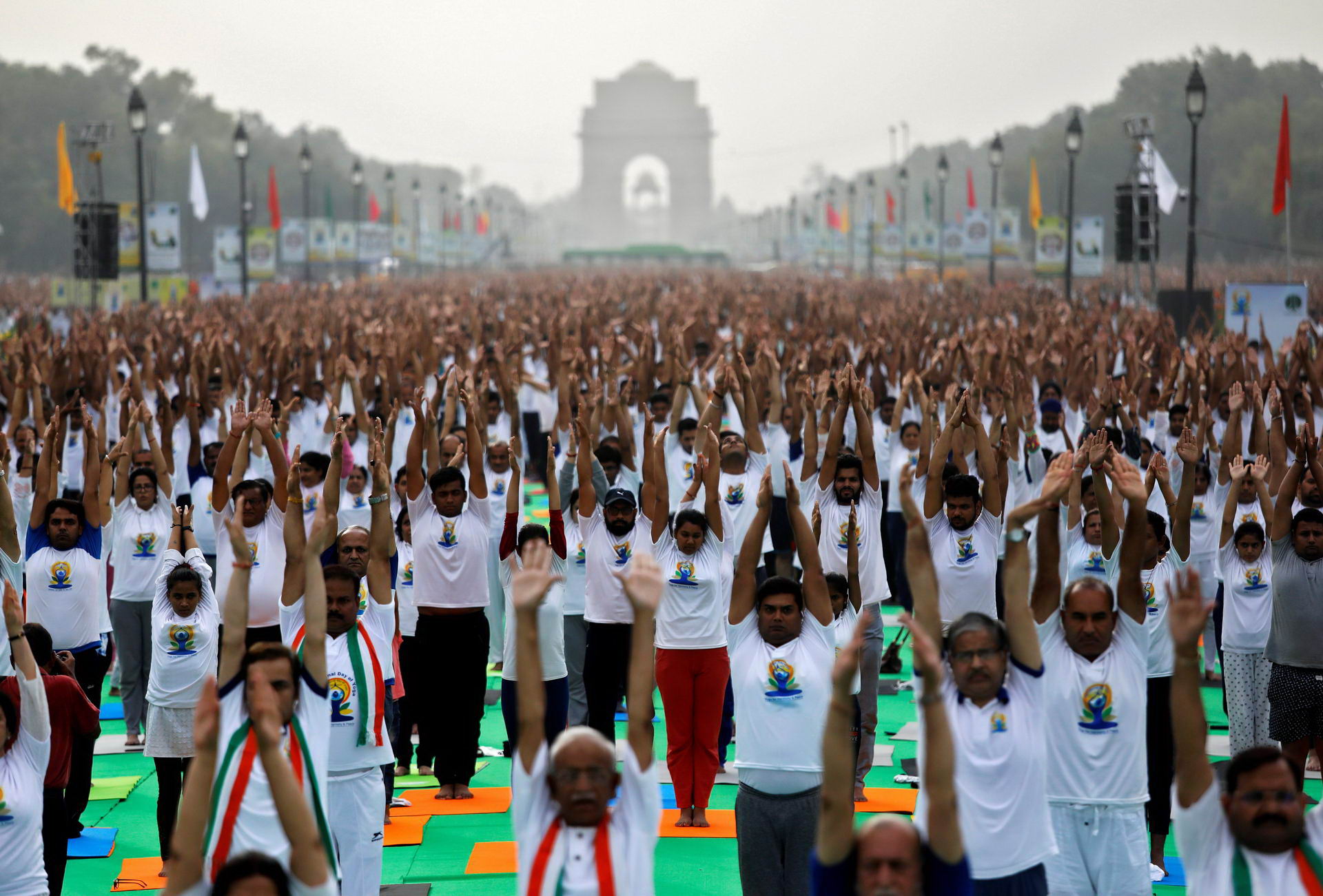 Фото со всего мира с международного дня йоги