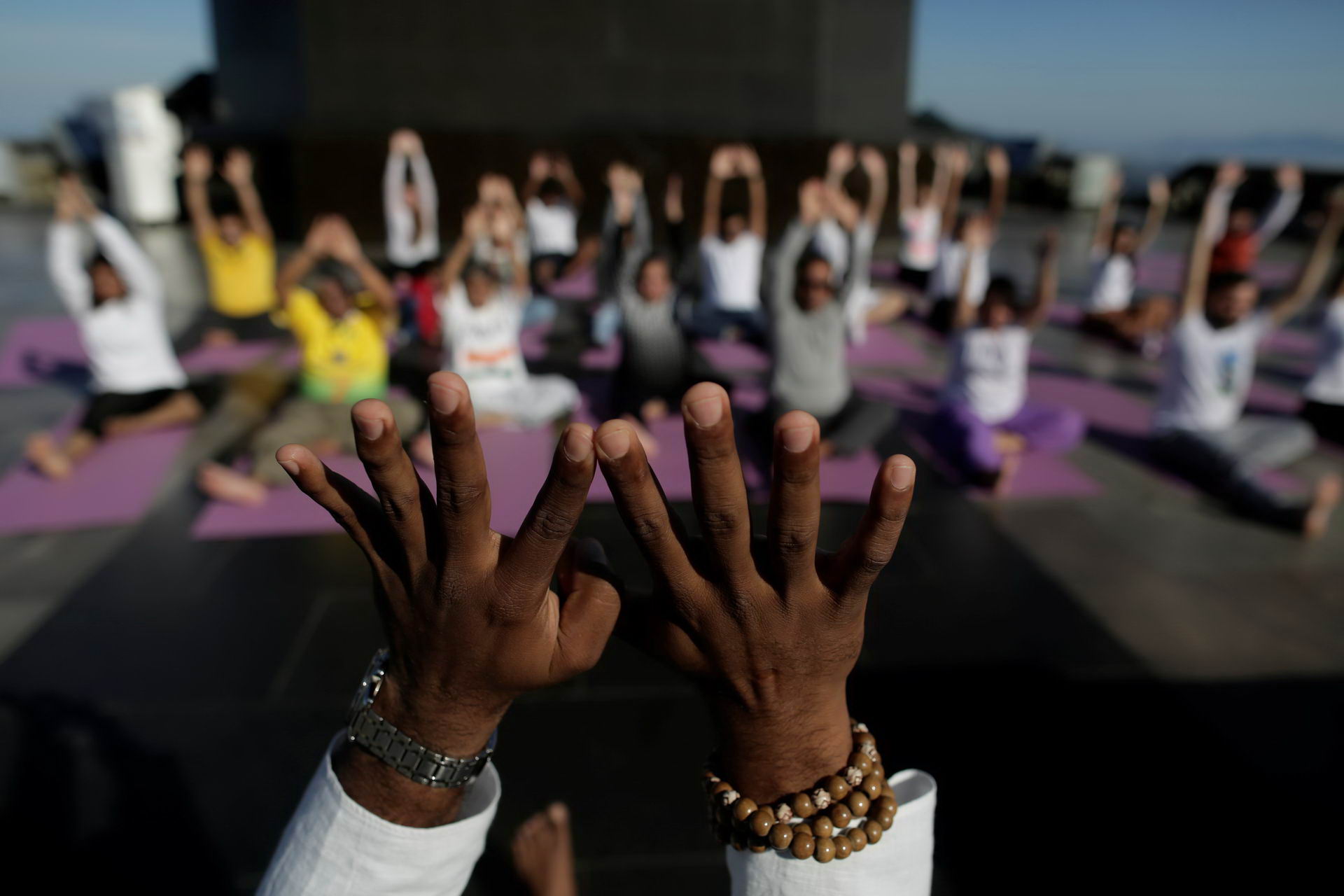 Фото со всего мира с международного дня йоги