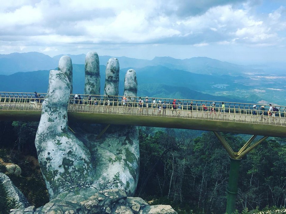 Необычный мост открыли во Вьетнаме