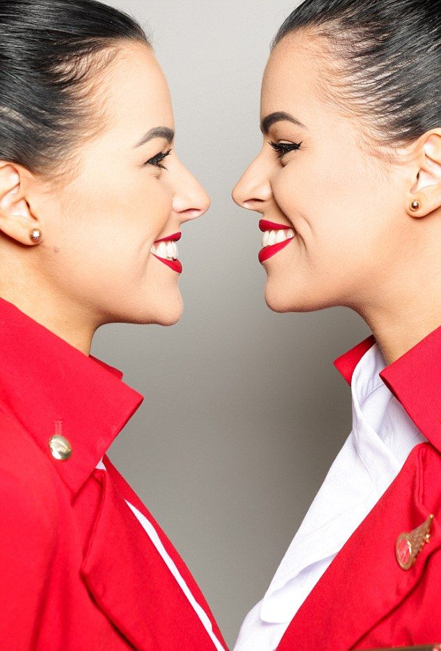 Идентичные близняшки-стюардессы ведут идентичные жизни