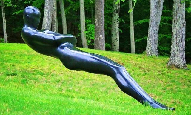 Необычные скульптуры, которые бросают вызов гравитации
