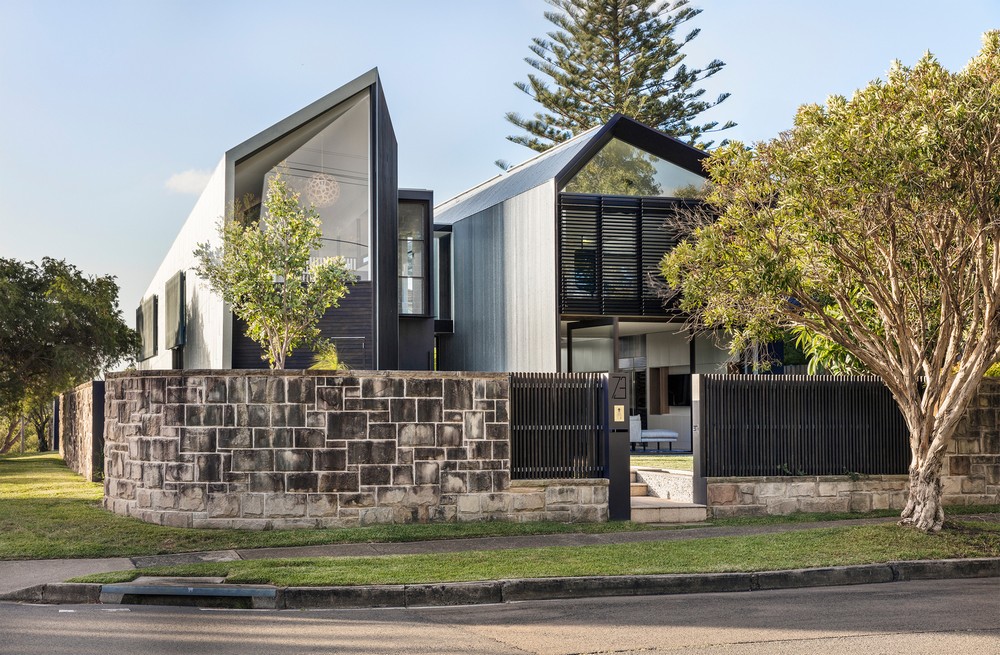 Двойной дом с ручьём в Австралии