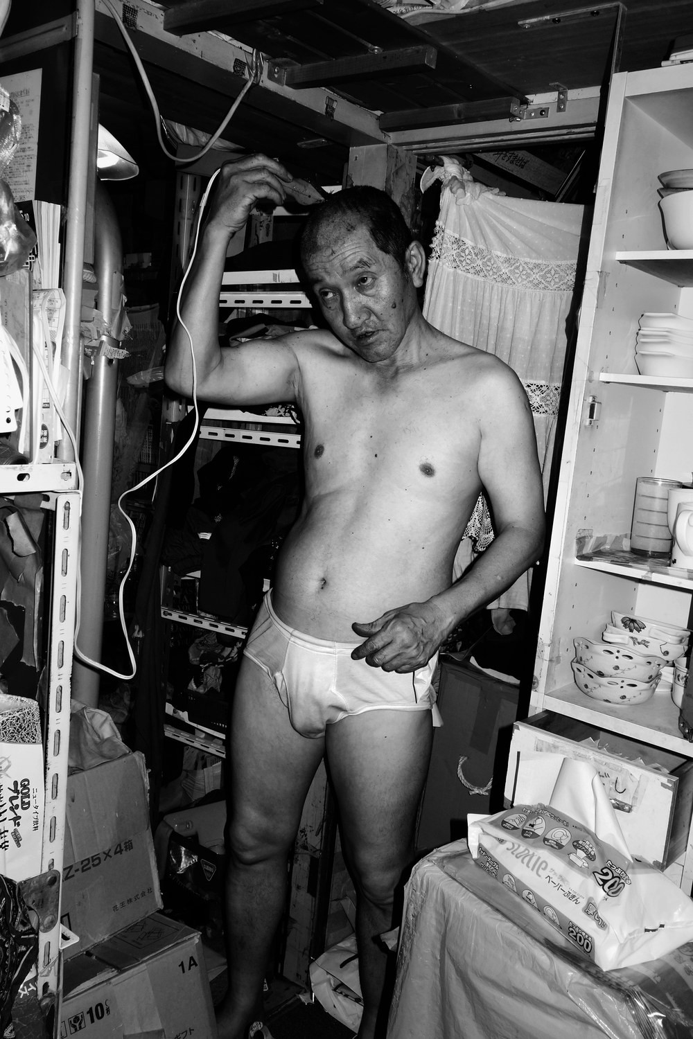 Жизнь японского фотографа и его семьи в однокомнатной квартире