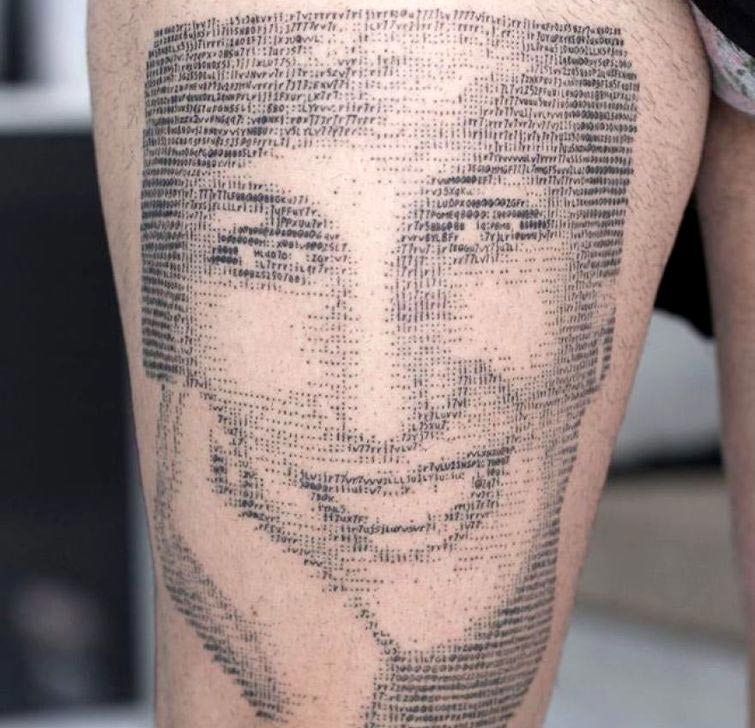 Необычные татуировки в виде компьютерного кода ASCII