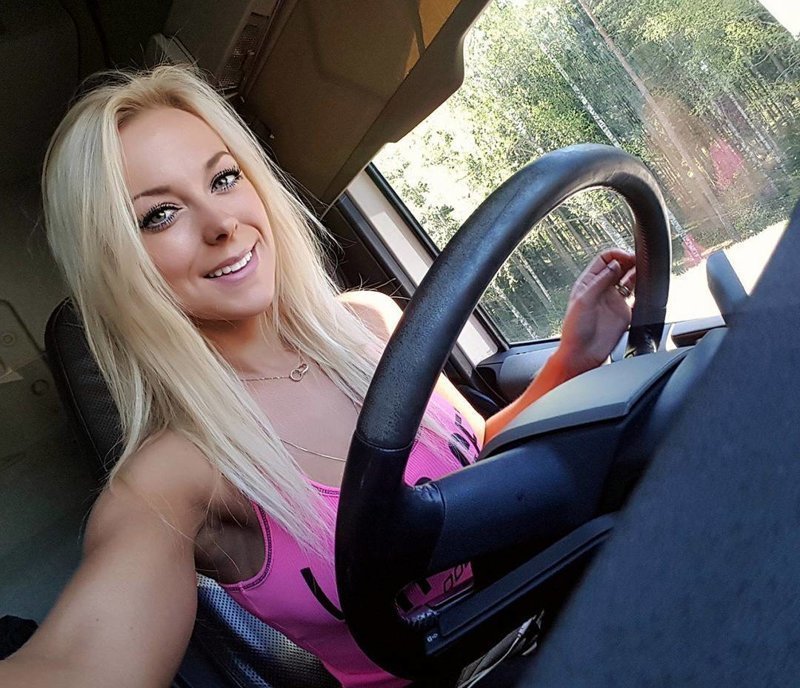 Красивые девушки, которые водят грузовики