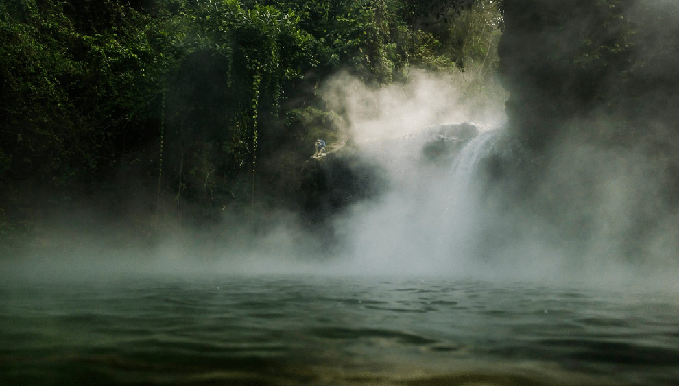 Уникальная кипящая река в джунглях Амазонки