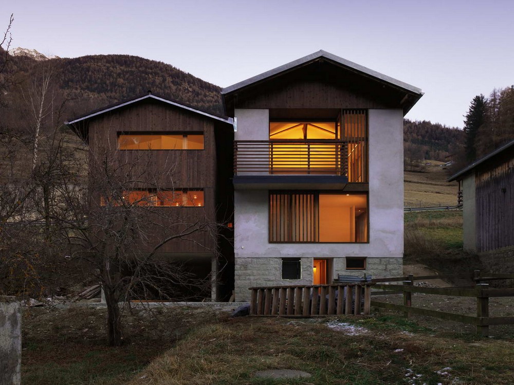 Двойной дом из старого сарая в Швейцарии