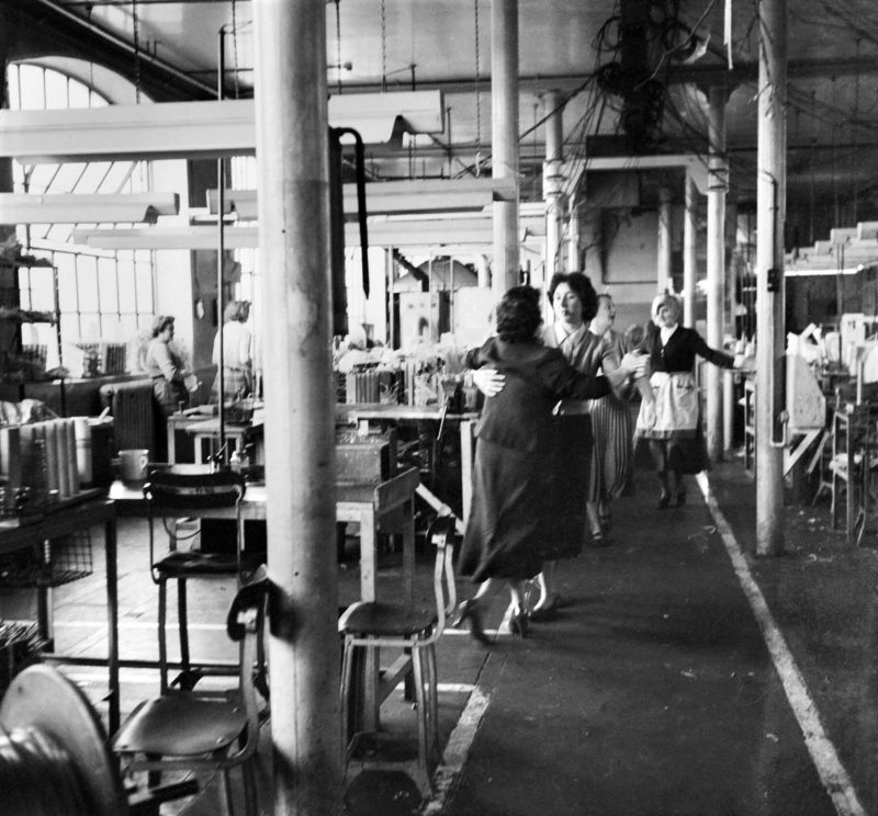 В заводских цехах Британии в послевоенные годы