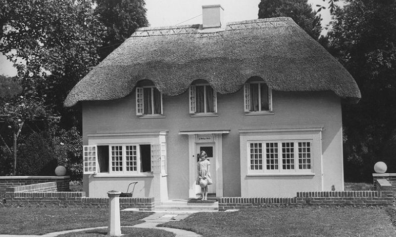 В детстве у Елизаветы II был потрясающий миниатюрный дом