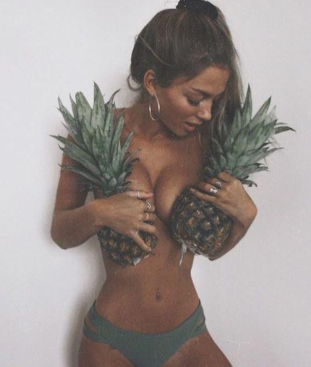Ананасовая грудь - новый тренд в Instagram