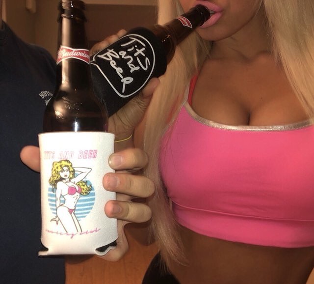 Красивые девушки и пиво