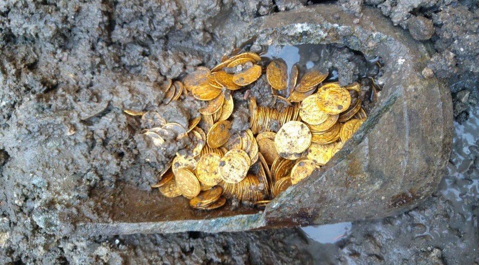 Под итальянским театром нашли золотые монеты 5-го века