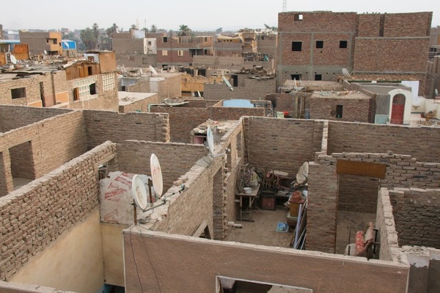 Почему в Египте так много домов без крыш