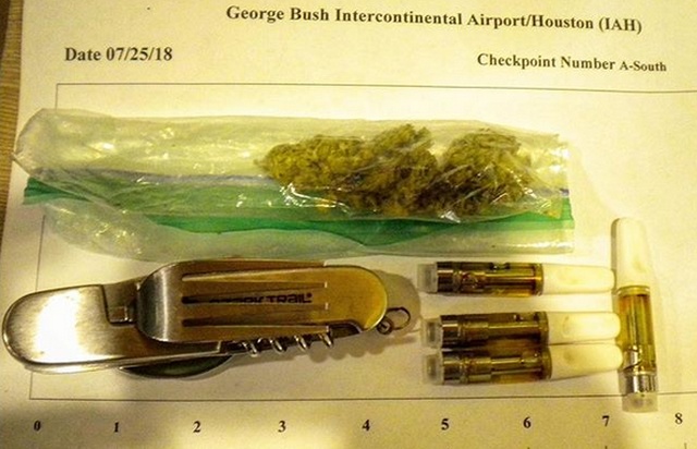 Оружие и предметы, конфискованные у пассажиров в аэропортах