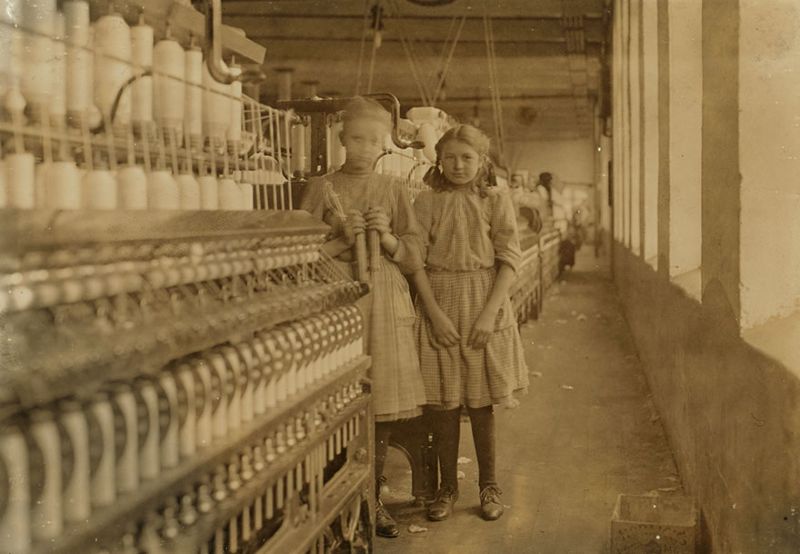 Как дети работали на производстве 100 лет назад
