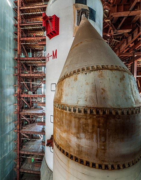 Советские космические корабли ржавеют в гигантском заброшенном ангаре