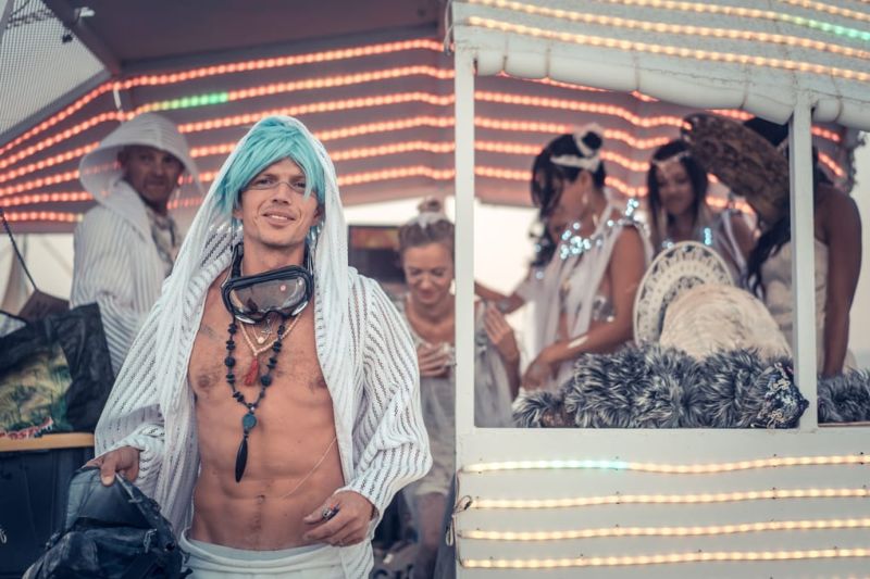 Свадьба с межгалактическими богами на фестивале Burning Man