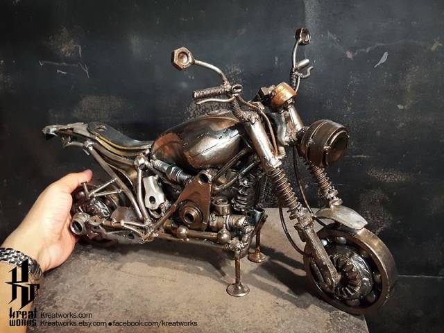 Стимпанк-скульптуры из деталей машин и мотоциклов